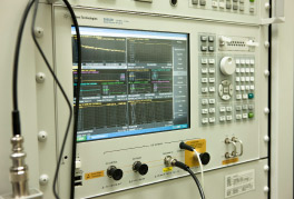 バイオ有機デバイスの電気・光学特性評価装置